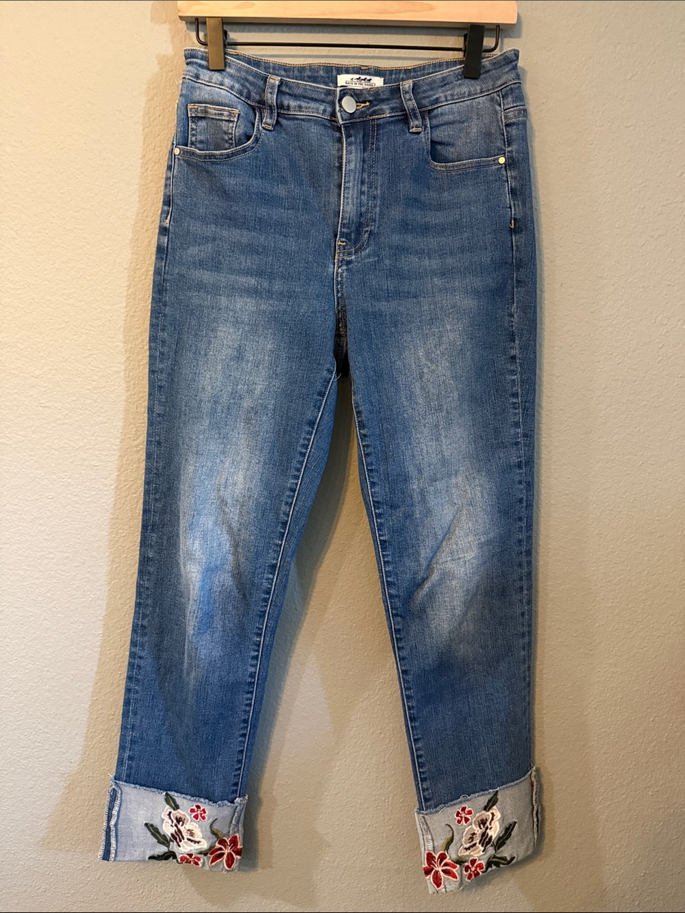 Back in the Saddle Floral Embroidered Cuff Jeans Size 6